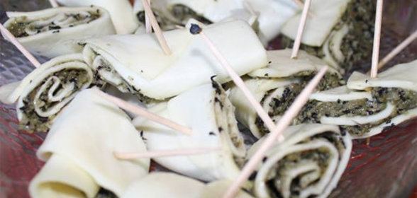 Сырные рулетики с песто