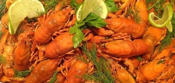 Раки отварные с укропом и лаймом