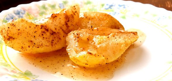 Печеные груши с корицей и медом