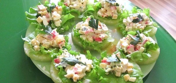 Закуска на кольцах ананаса