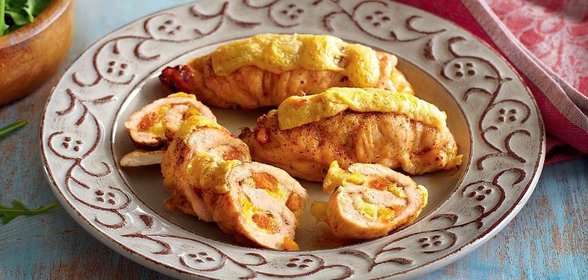 Рулетики из индейки с сыром и курагой