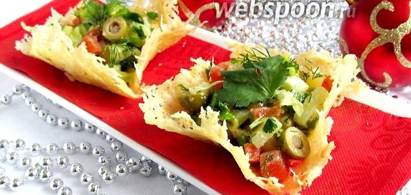 Салат в сырных корзинках