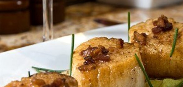 Жареные гребешки со сливочным соусом мисо