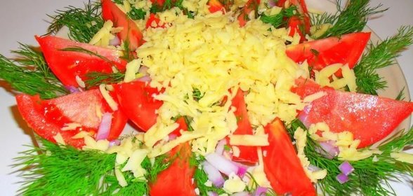 Салат с помидорами и сыром