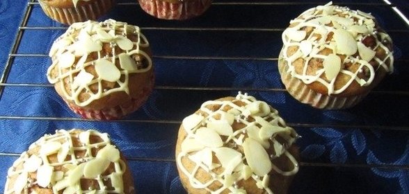 Шампиньоны, фаршированные грецкими орехами и сыром
