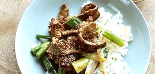 Жаркое из говядины с зеленым луком