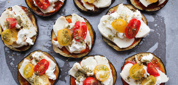 Баклажаны с моцареллой и помидорами черри