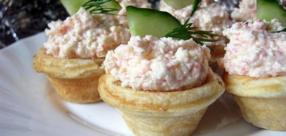 Тарталетки с крабовым паштетом