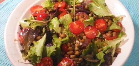 Салат с машем, черри и тимьяном