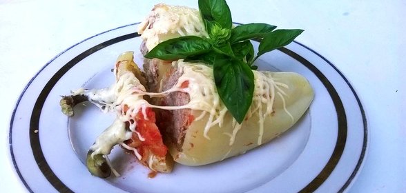Перец фаршированный свининой и булгуром