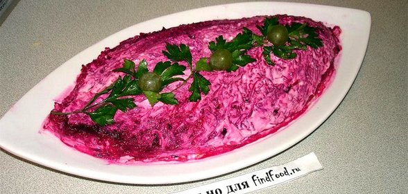 Свекольный салат с копченой курочкой