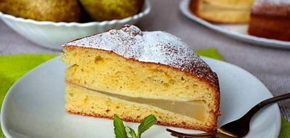 Шарлотка с грушей