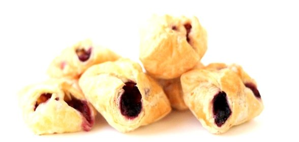 Слойки с черникой