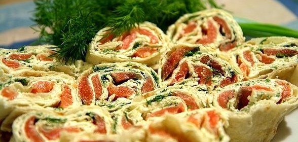 Рулетики из лаваша с форелью