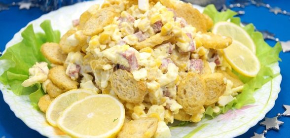 Салат с беконом и помидорами