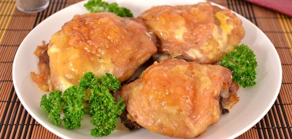 Куриные бедрышки фаршированные сыром и чесноком