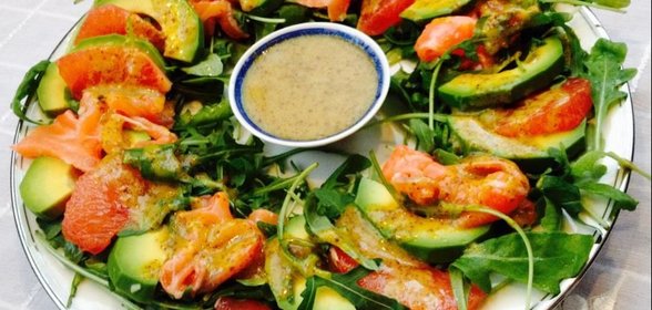 Салат с семгой, грейпфрутом и авокадо