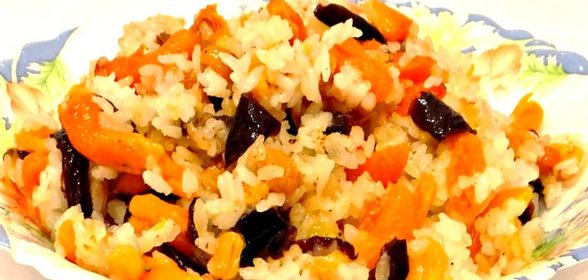 Постный плов с черносливом и курагой