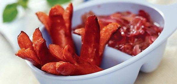 Копчёные колбаски с луковым мармеладом