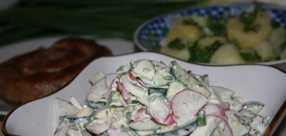 Салат Весенний с огурцом и редисом