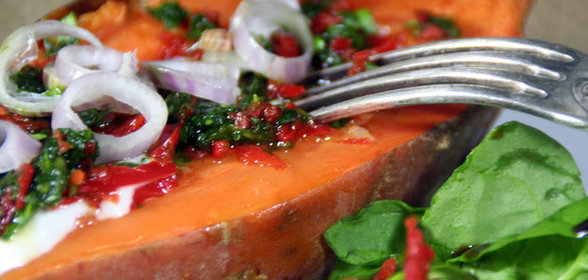 Сладкий картофель со шпинатом