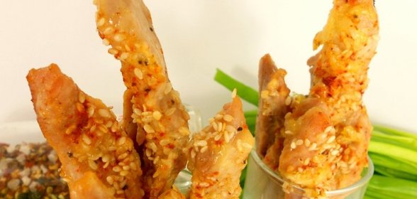 Палочки из свинины с кунжутом