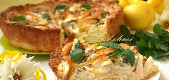 Яблочно-луковый пирог с голубым сыром