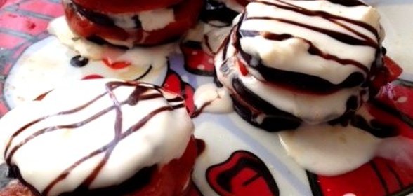 Башенки из баклажанов и томатов