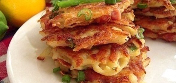 Картофельные драники с колбасой