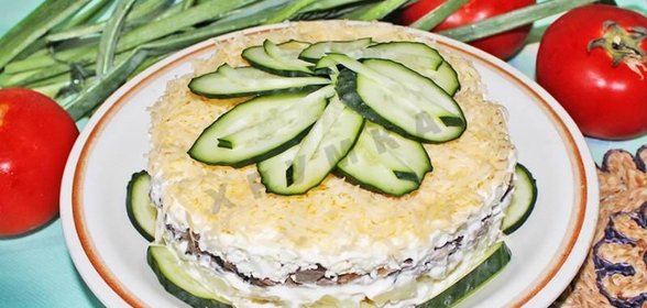 Салат Венеция с черносливом и курицей