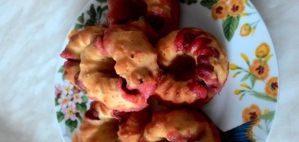 Кексы клубничные
