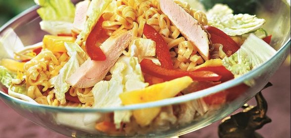 Салат из курицы с зеленым карри