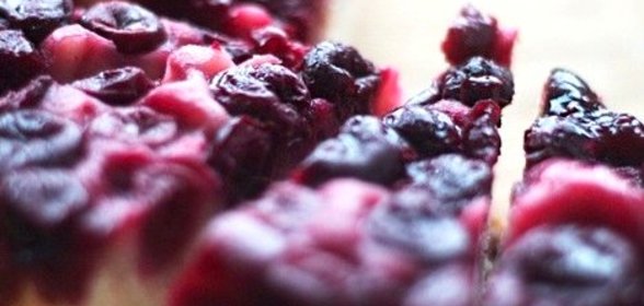 Пирог с вишней в мультиварке