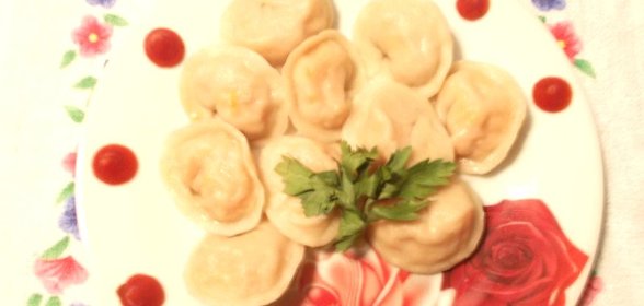 Вареники морковные с яйцом и томатом