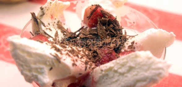 Салат из картофеля с зеленым горошком и сайрой