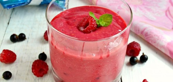 Малиновый смузи с мороженым