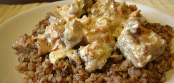 Свинина, запеченная в сметане