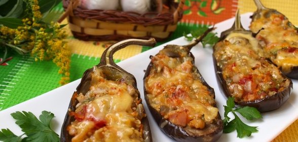 Баклажаны фаршированные овощами и копчёной грудинкой