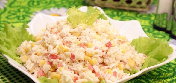 Салат с крабовыми палочками