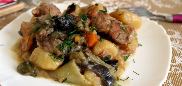 Свинина тушеная с овощами