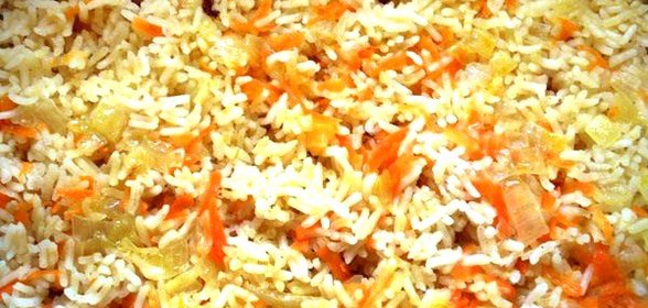 Рис с кукурузой, луком и морковью