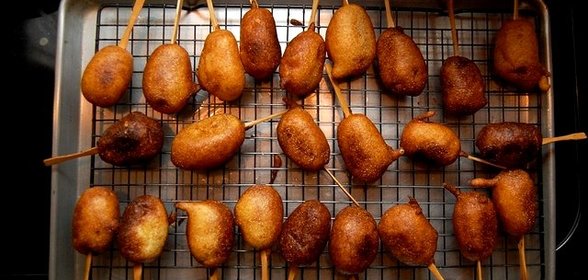 Сосиски в кляре на палочке