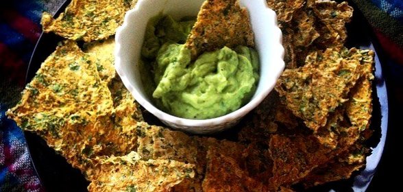 Сыроедческие начос с гуакамоле