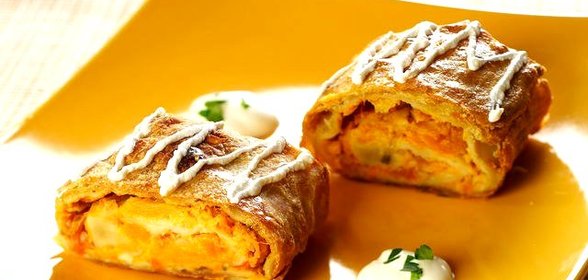 Рулет из слоеного теста с тыквой (тыквенник)