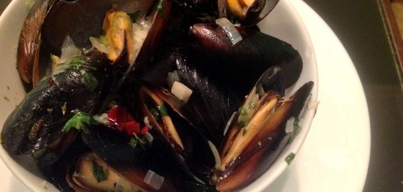 Мидии по‑средиземноморски с тархуном и базиликом