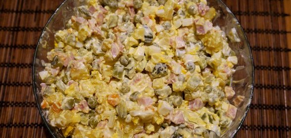 Оливье с копченой курицей