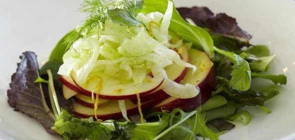 Салат с яблоками и фенхелем