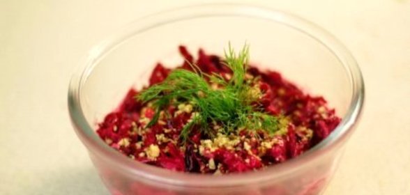 Свекольный салат с чесноком