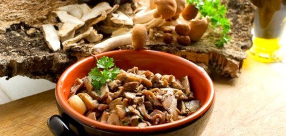 Запеченные грибы с чесноком и травами