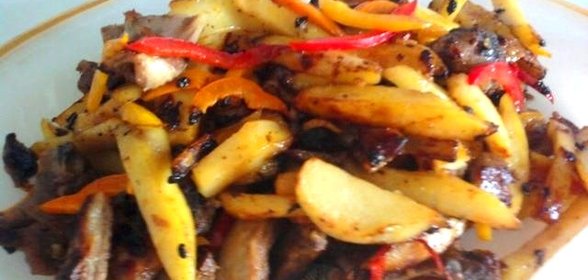 Жаркое из баранины с разноцветными перцами